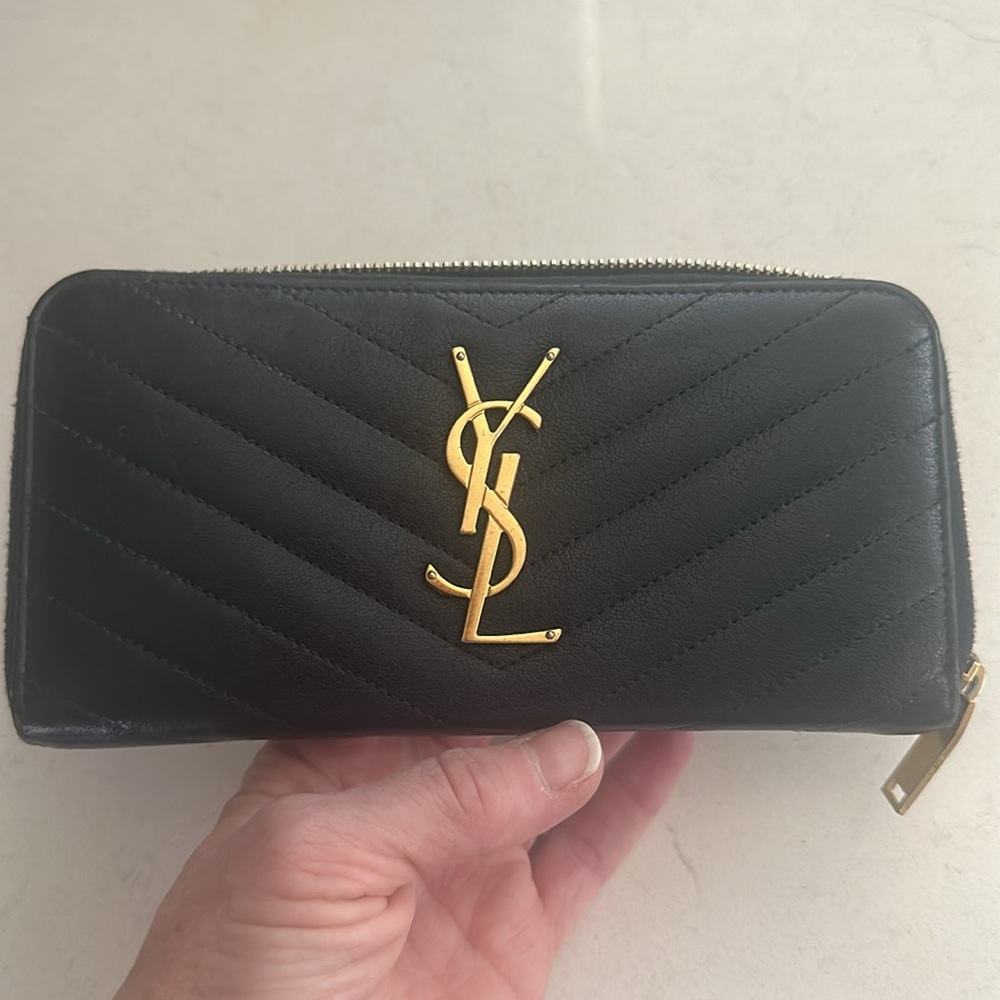 YSL 💙 Navy Blue & Gold Zipper glides leather wallet beautiful authentic Chevron